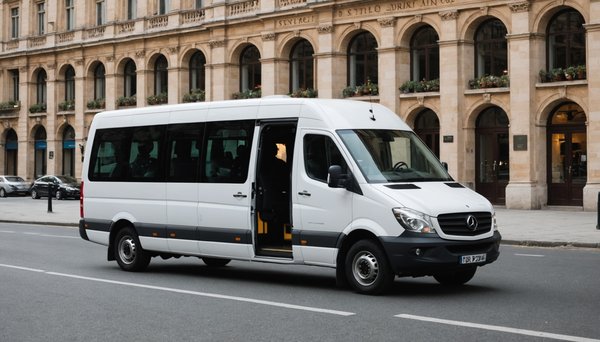 Explorez le service de location minibus avec chauffeur sur mesure